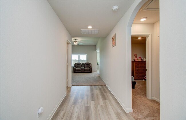 Foto del edificio - 513 Amberwood Pk Dr