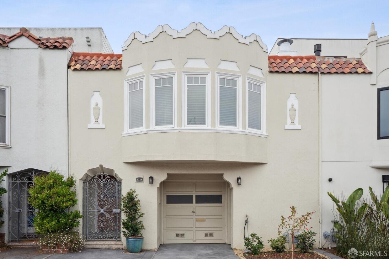 Foto principal - 3229 Baker St