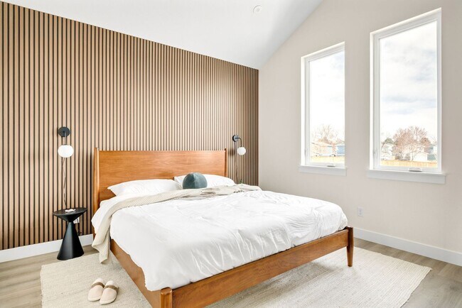 Building Photo - Modern 2-Bedroom, 2.5-Bath Townhome in Wes...