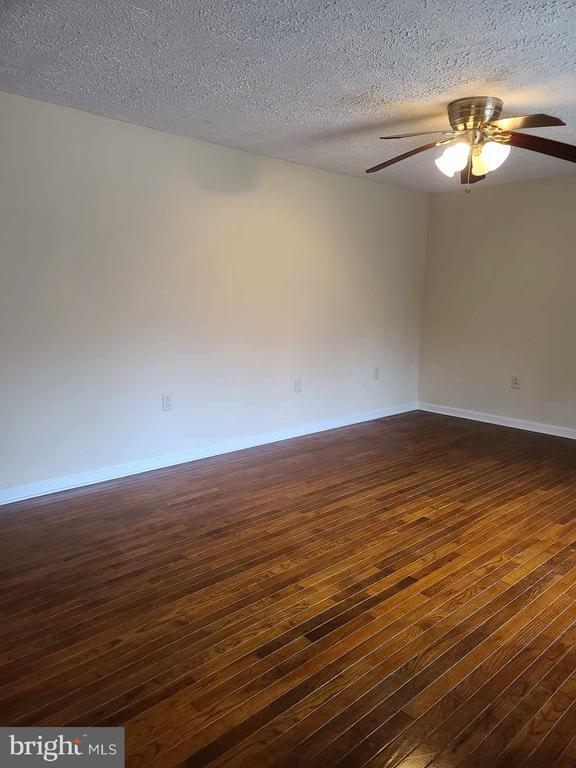 Foto del edificio - 5451 Bayview Ave