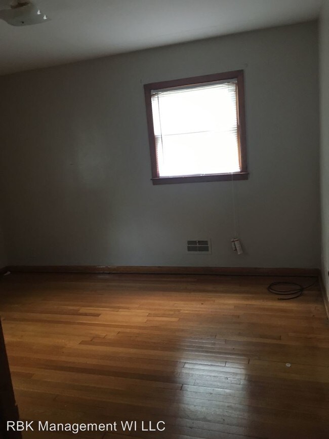 Building Photo - 5766 N 68th St