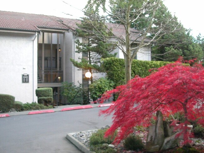 Building Photo - 10418 Northeast 32nd Place