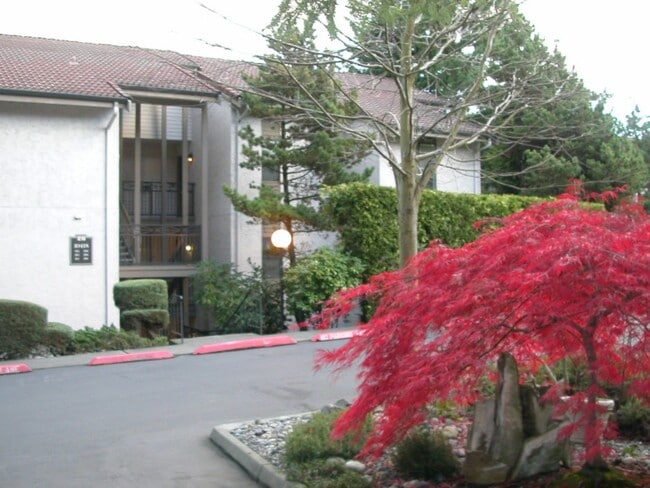 Building Photo - 10418 Northeast 32nd Place