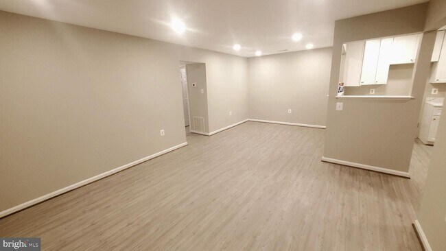 Building Photo - 7806 Waverley Mill Ct