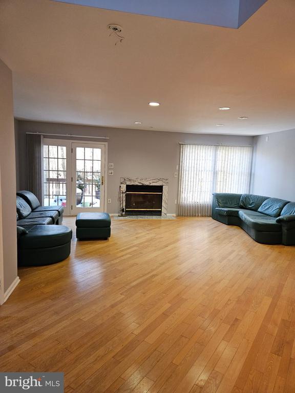 Building Photo - 45 Coriander Dr