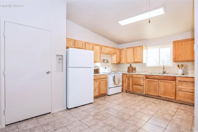 Building Photo - 465 W Ivyglen St