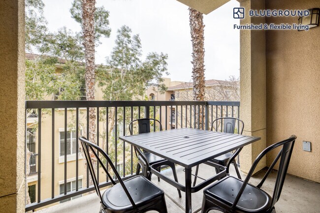 Foto del edificio - 8700 Pershing Dr