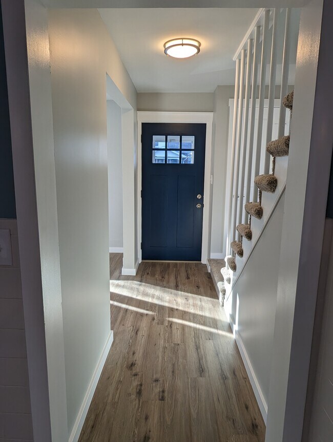 Front Entrance - 1502 Elm St