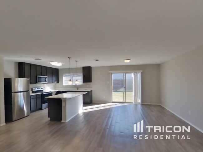 Foto del edificio - 6221 Topsail Dr