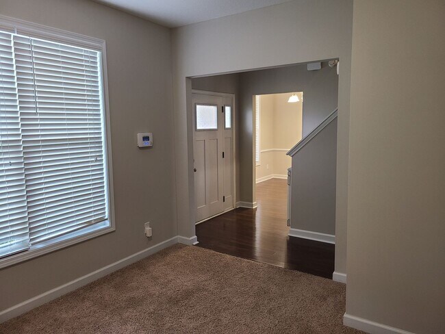 Foto del edificio - Beautiful 4 bedroom, 2.5 bath - The Villag...