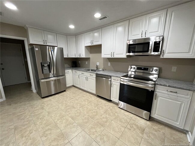 Building Photo - 3002 Folkstone Cir