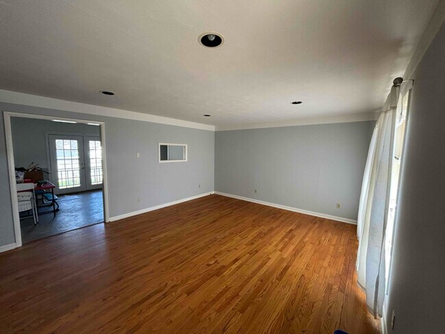 Foto del edificio - 206 W Roberts St