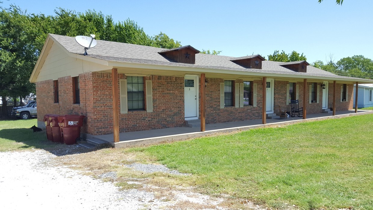 Building Photo - 803 W Bells Blvd