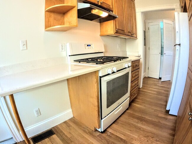Building Photo - 15 Parley Ave