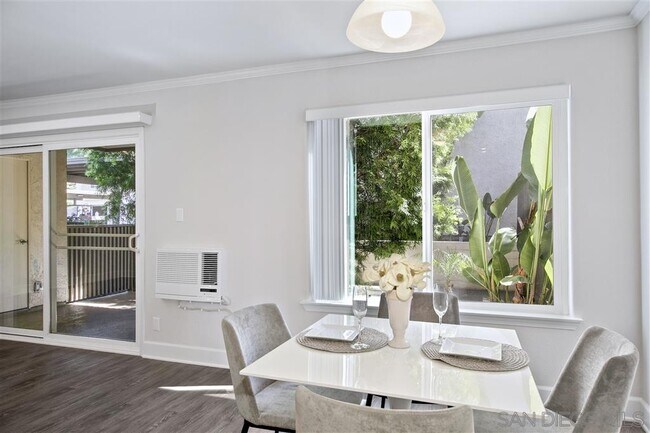 Foto del edificio - 8529 Villa La Jolla Dr