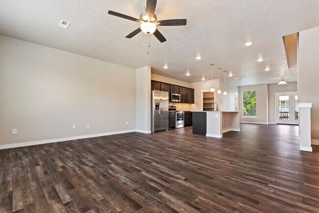 Building Photo - Can't miss luxury New Townhome in West Bench!