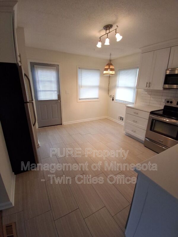 Building Photo - 4301 Amber Dr