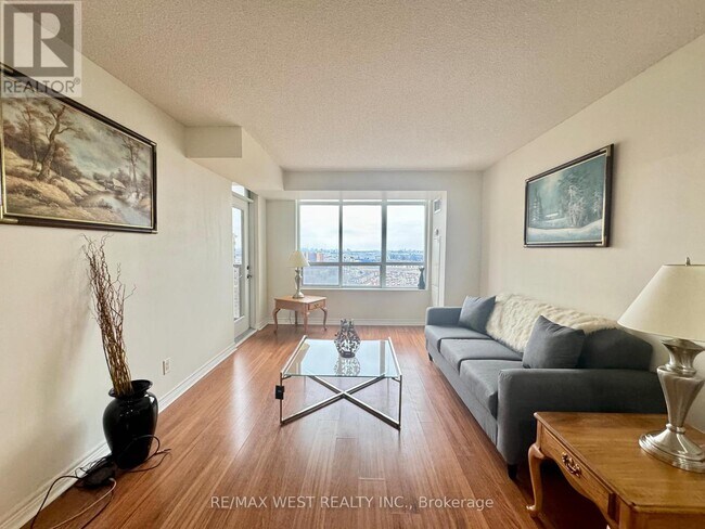 Photo du bâtiment - 710 Humberwood Blvd