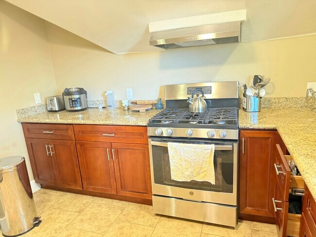 Foto del edificio - 2213-2213 42nd Ave