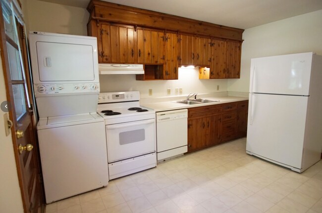 Building Photo - 4700 Lealand Ln