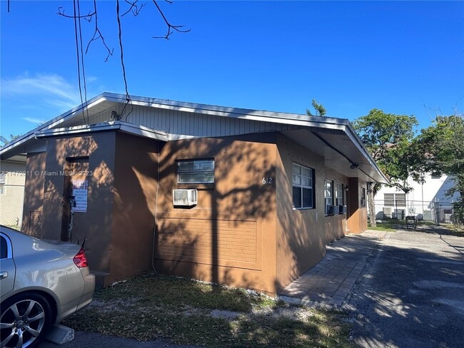 Building Photo - 612 NW 14th Ave