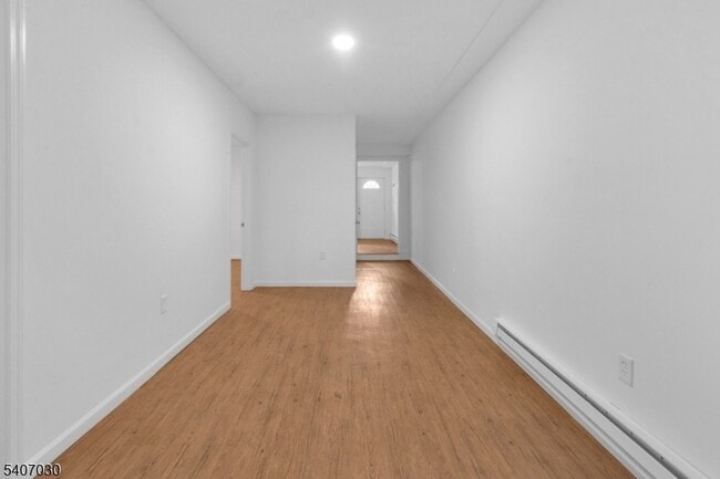 Building Photo - 614 Bond St