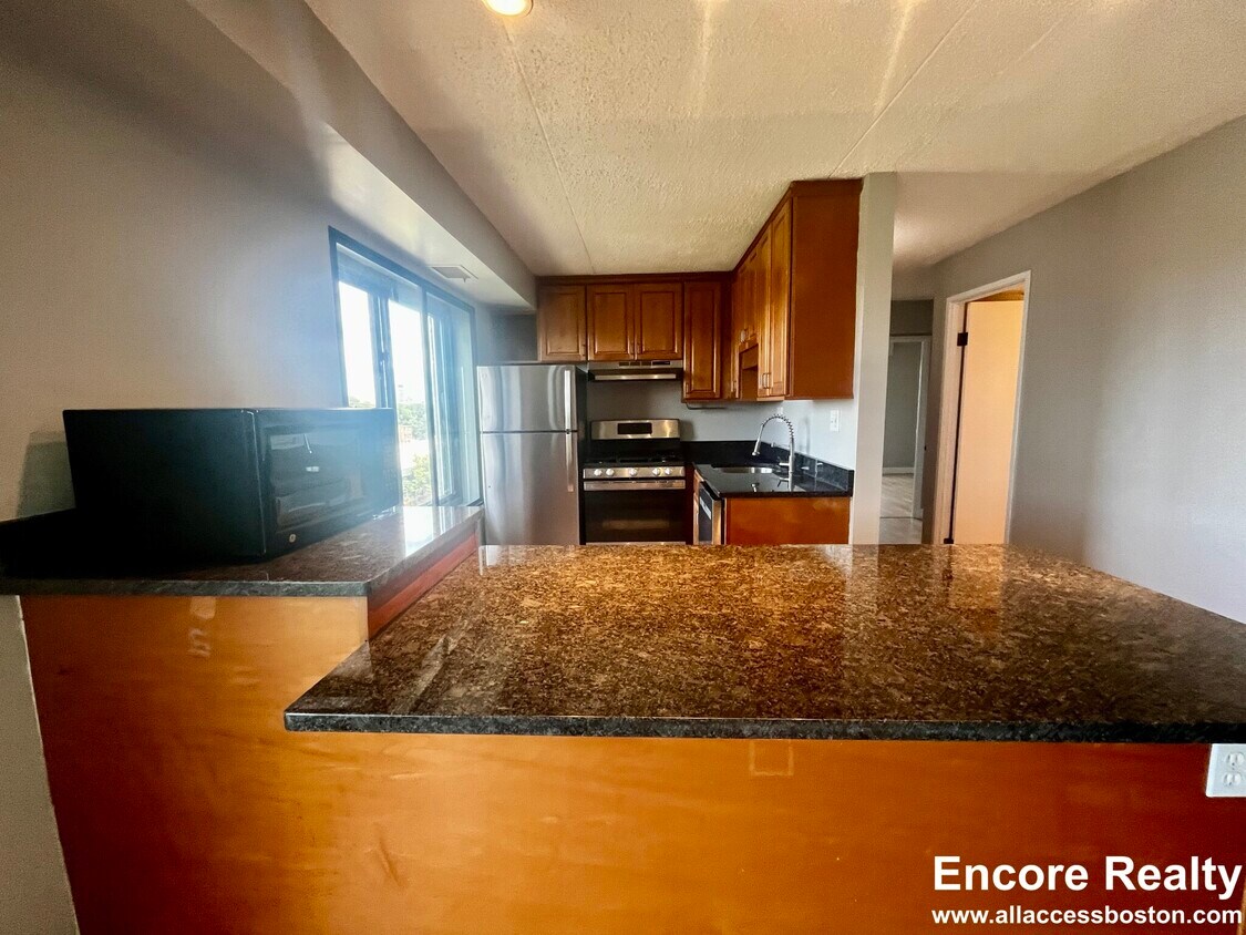 Foto principal - 1243 Beacon St