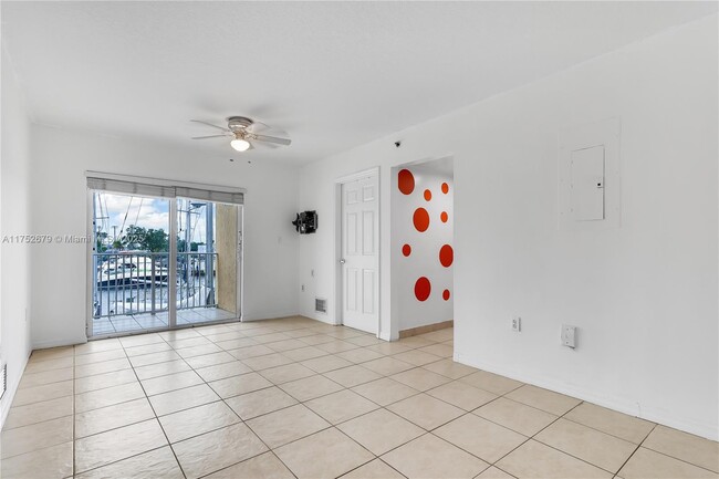 Foto del edificio - 2415 NW 16th Street Rd