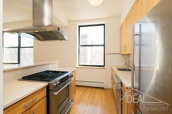 Primary Photo - 150 Clermont Avenue #PH1R