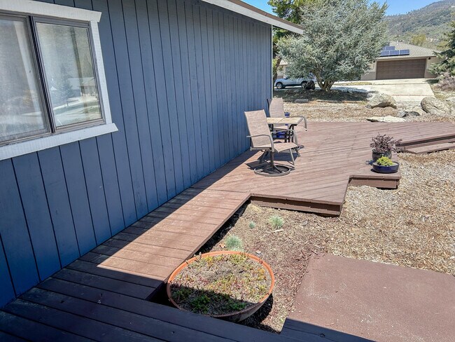 Building Photo - 29850 Pinedale Dr