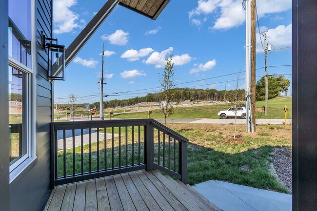 Foto del edificio - Amazing New Construction in North Nashville!