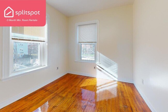 Foto del edificio - Private room in 3 bedroom Roxbury Apartmen...