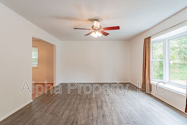 Building Photo - 134 Saturn Ln