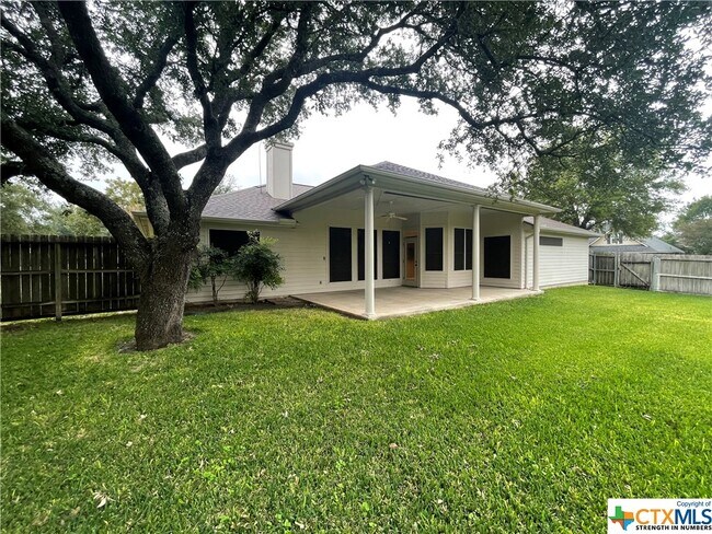 Building Photo - 5612 Legacy Oaks Dr