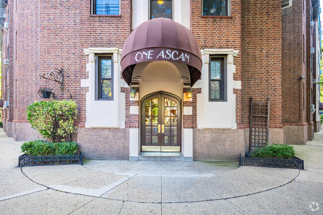 Building Entrance - One Ascan
