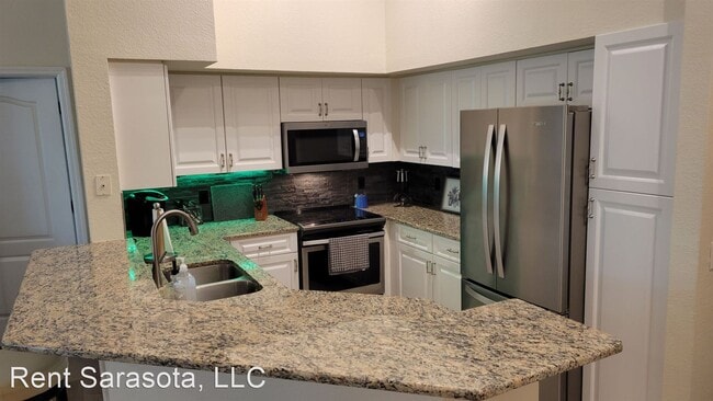 Building Photo - 2 br, 2 bath House - 4166 Central Sarasota...