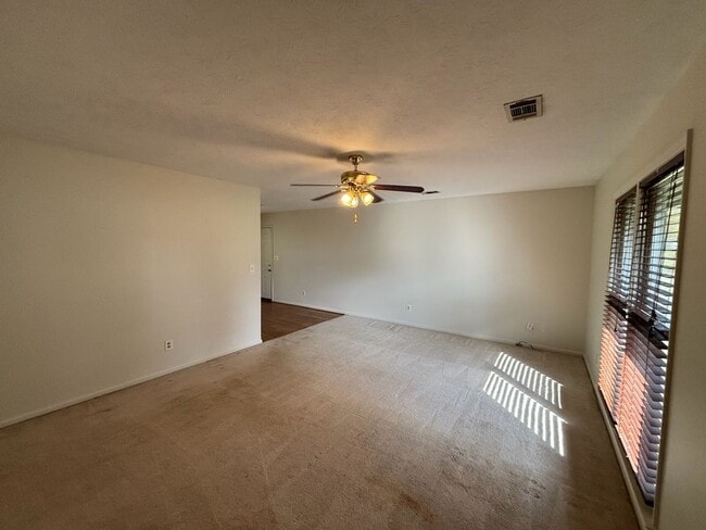 Building Photo - Charming 3BR Home in Columbus – Pet Friendly & Move-In Ready!