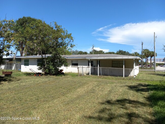 Building Photo - 231 N Plumosa St