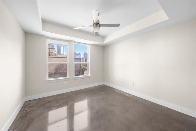 Building Photo - 1825 N San Jacinto St