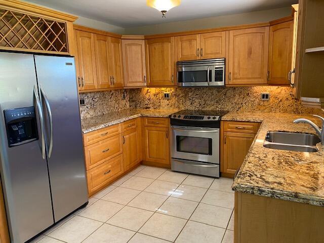 Building Photo - 1900 Carambola Rd