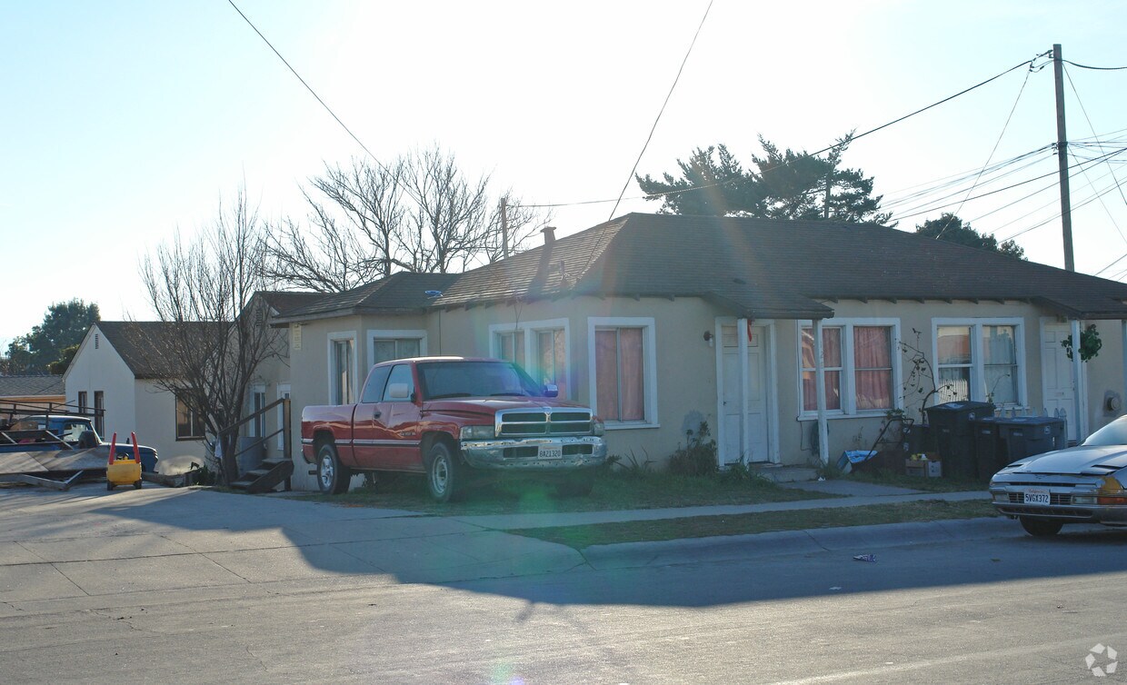Building Photo - 126 N Filice St