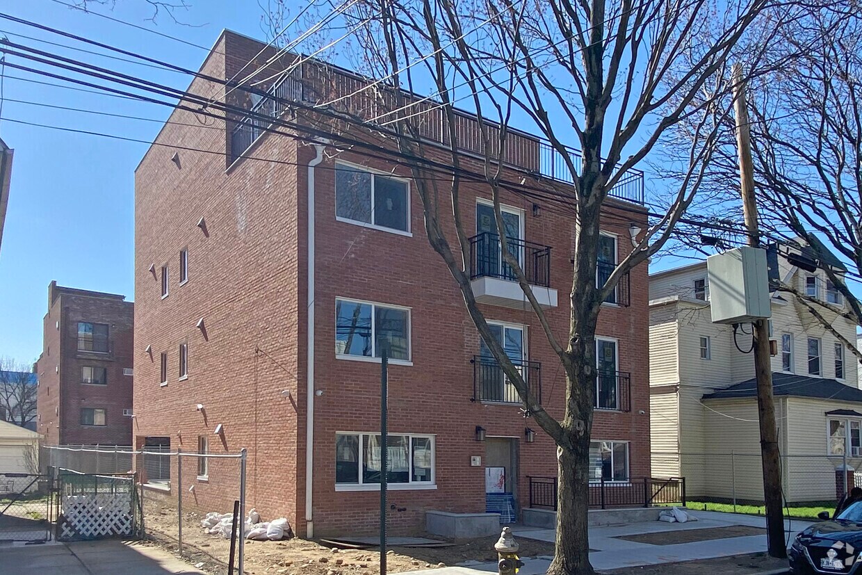 Primary Photo - 89-28 138th Pl