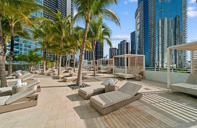 Foto del edificio - 900 Biscayne Blvd