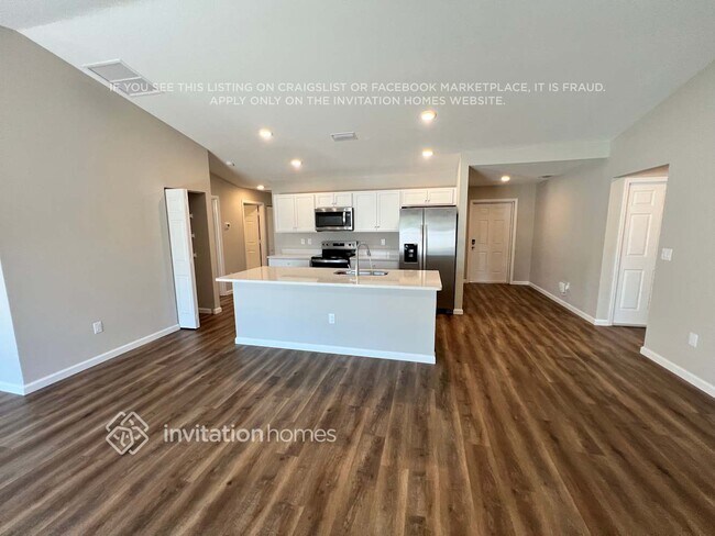 Building Photo - 1306 SW Del Rio Blvd