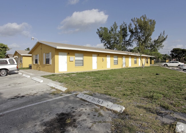 Building Photo - 550 NE 44th St