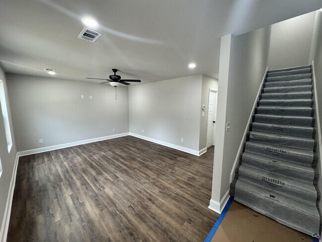 Building Photo - 305 N 4th St