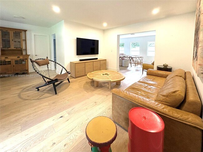 Foto del edificio - 485 Warren Ln