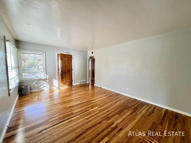Building Photo - Unique & Private 2-bedroom Home with Yard ...