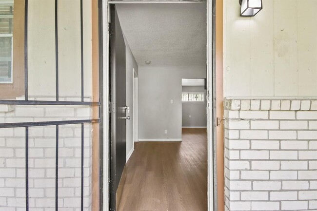 Foto del edificio - 7306 Parker Rd