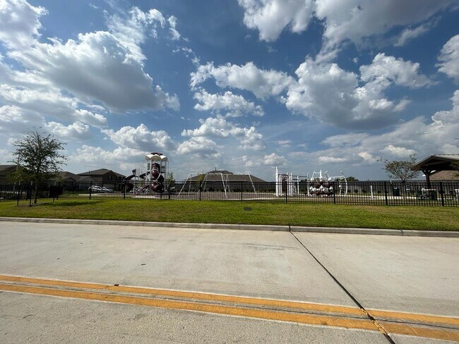 Foto del edificio - 24219 Becker Hollow Ln